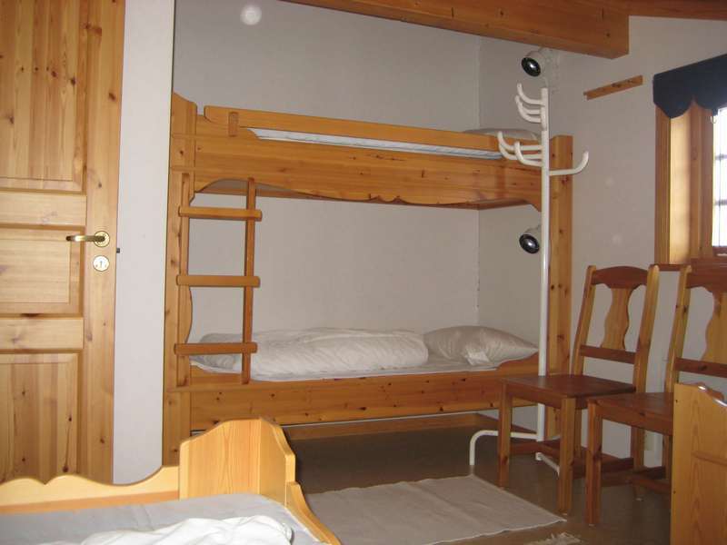 Sovrum 3 på loftet 2 enkelbäddar och en våningssäng