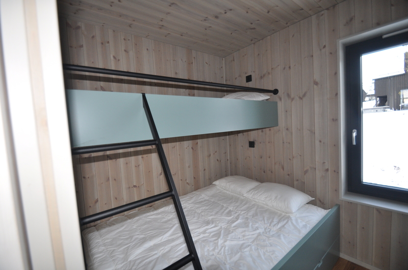 Sovrum 1, med 1 våningssäng med bredare underslaf
