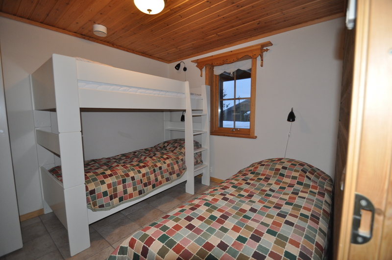 Sovrum 2, med en enkelsäng och en våningssäng
