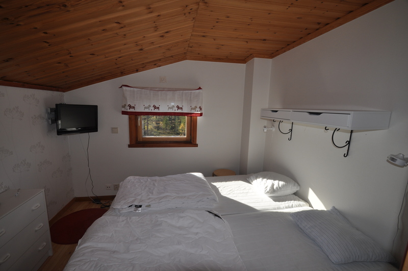 Sovrum 3 med dubbelsäng på loftet  180 cm
