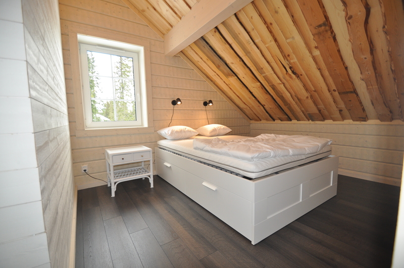 Högra sovrum på loft sängbredd 140cm 
