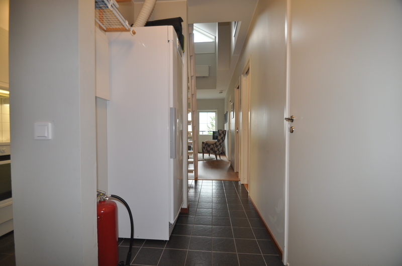 Hall med Badrum till höger