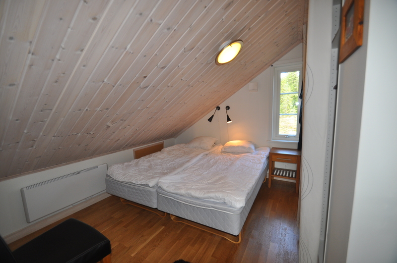 Sovrum 2 med dubbelsäng, loft