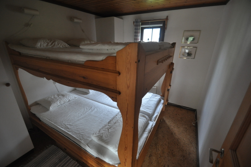 Sovrum 1 med en dubbelvåningssäng